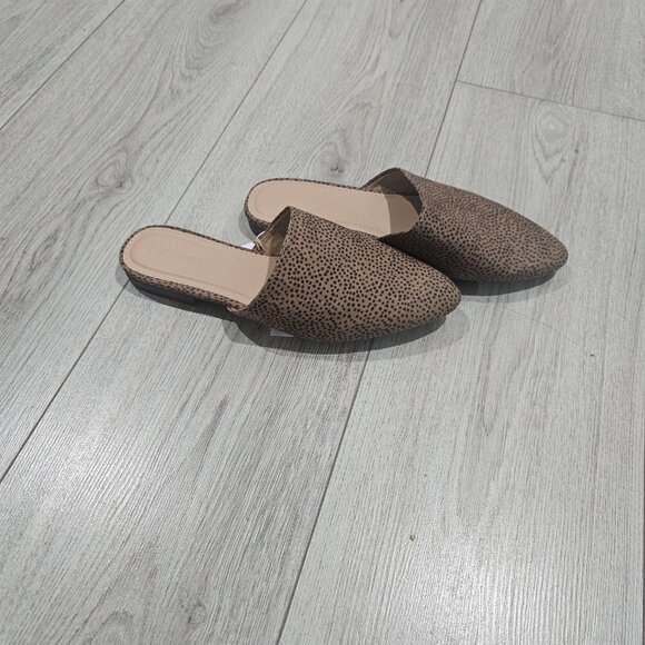 Old Navy Slip-on  Color Brown, Size 7 - Picture 4 of 4